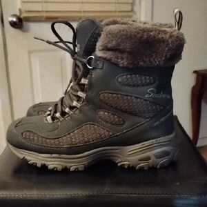 Skechers Women's Charcoal and Taupe Winter Boots